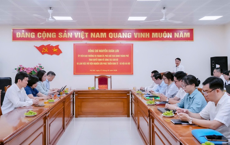 Bổ nhiệm đồng chí Nguyễn Viêt Hùng là Viên trưởng Viên Nghiên cứu phát triển kinh tế - xã hội Hà Nội- Ảnh 3.
