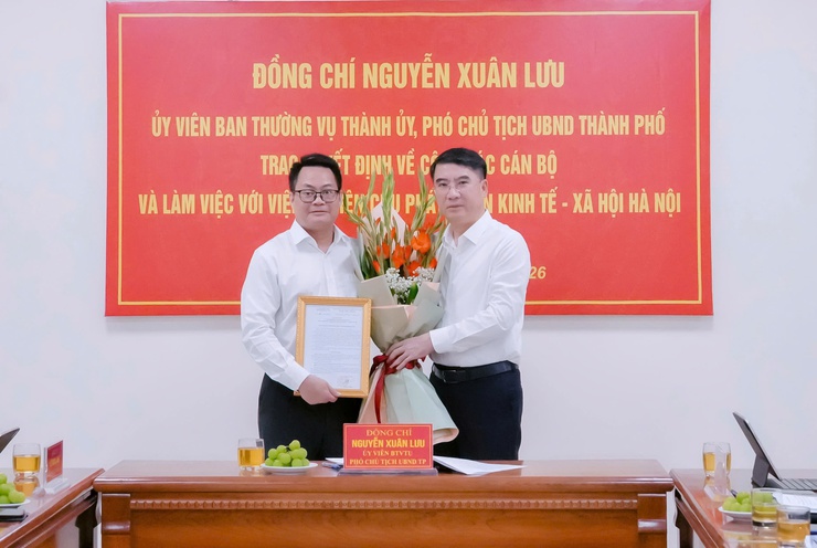 Bổ nhiệm đồng chí Nguyễn Viêt Hùng là Viên trưởng Viên Nghiên cứu phát triển kinh tế - xã hội Hà Nội- Ảnh 1.