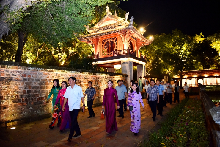 Đoàn Đại biểu dự Hội nghị HĐND toàn quốc trải nghiệm chương trình Tinh hoa Đạo học tại Di tích Quốc gia đặc biệt Văn Miếu - Quốc Tử Giám- Ảnh 7.