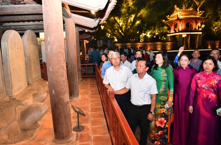 Đoàn Đại biểu dự Hội nghị HĐND toàn quốc trải nghiệm chương trình Tinh hoa Đạo học tại Di tích Quốc gia đặc biệt Văn Miếu - Quốc Tử Giám- Ảnh 8.