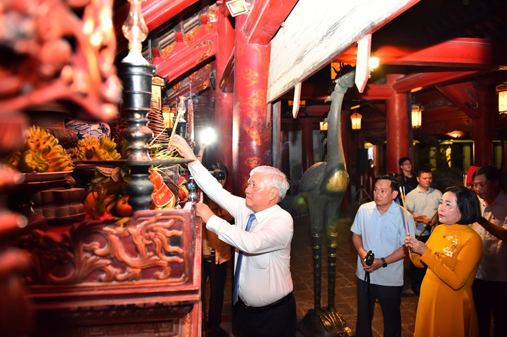 Đoàn Đại biểu dự Hội nghị HĐND toàn quốc trải nghiệm chương trình Tinh hoa Đạo học tại Di tích Quốc gia đặc biệt Văn Miếu - Quốc Tử Giám- Ảnh 2.