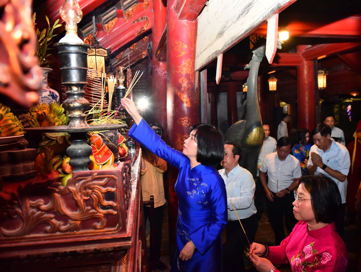 Đoàn Đại biểu dự Hội nghị HĐND toàn quốc trải nghiệm chương trình Tinh hoa Đạo học tại Di tích Quốc gia đặc biệt Văn Miếu - Quốc Tử Giám- Ảnh 3.