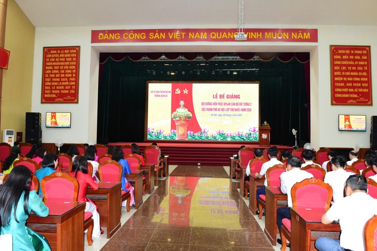 Bế giảng lớp bồi dưỡng kiến thức quốc phòng và an ninh cán bộ đối tượng 2 thành phố Hà Nội- Ảnh 1.
