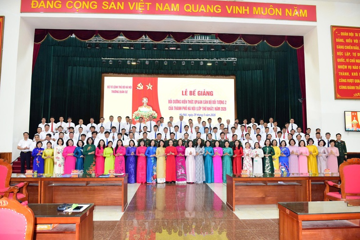 Bế giảng lớp bồi dưỡng kiến thức quốc phòng và an ninh cán bộ đối tượng 2 thành phố Hà Nội- Ảnh 4.