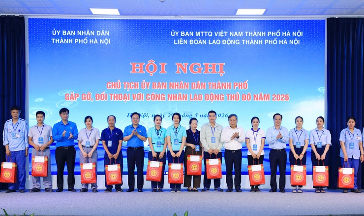 Chủ tịch UBND Thành phố Vũ Đại Thắng gặp gỡ, đối thoại với công nhân lao động Thủ đô năm 2026- Ảnh 8.