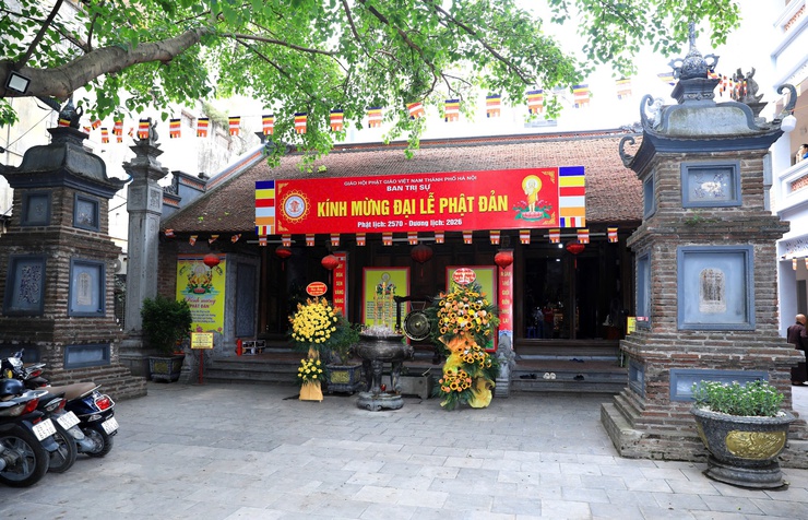 Chủ tịch Hà Nội Vũ Đại Thắng thăm, chúc mừng Ban Trị sự Giáo hội Phật giáo Việt Nam Thành phố nhân dịp Đại lễ Phật đản- Ảnh 3.