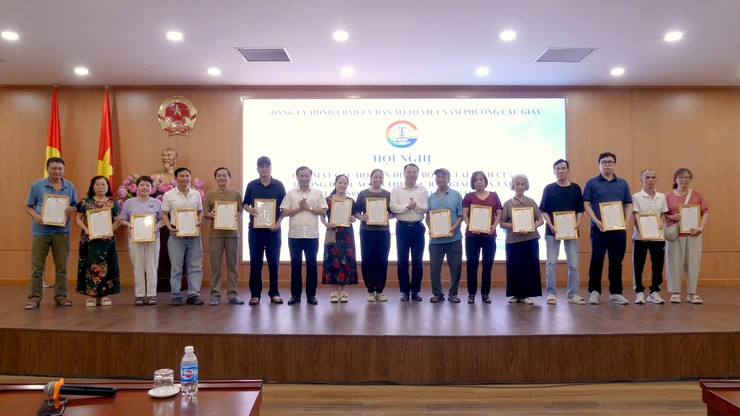 Phường Cầu Giấy hướng dẫn người dân nhận bàn giao căn hộ tái định cư N01- Ảnh 2.