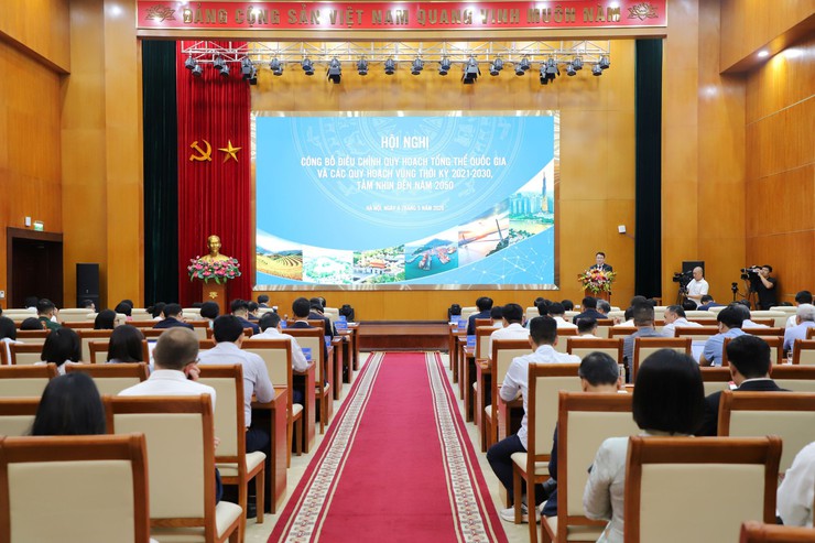 Hà Nội xác lập tầm nhìn trở thành cực tăng trưởng quốc gia, đầu tàu liên kết vùng phía Bắc- Ảnh 1.