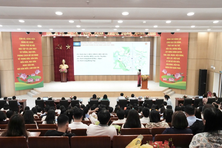 Sôi nổi Hội thi Báo cáo viên, tuyên truyền viên giỏi Đảng bộ UBND thành phố Hà Nội- Ảnh 4.