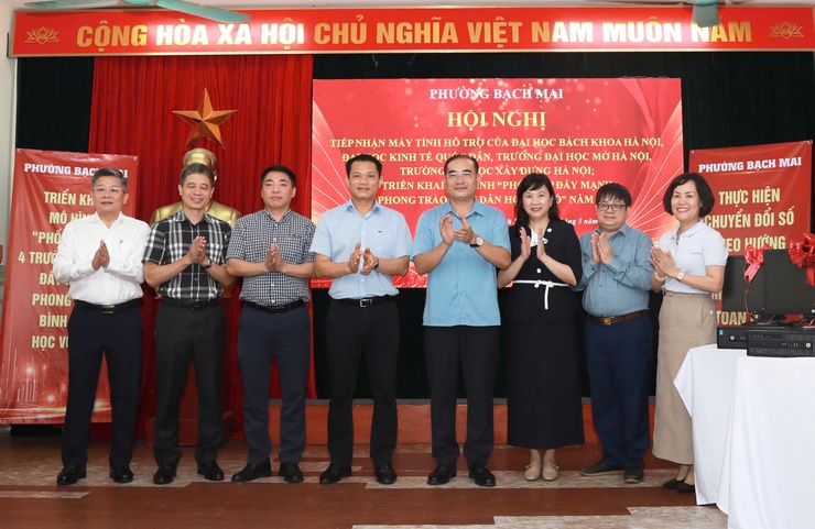 Phường Bạch Mai tiếp nhận 400 bộ máy tính từ 4 trường Đại học đẩy mạnh phong trào "Bình dân học vụ số"- Ảnh 6.