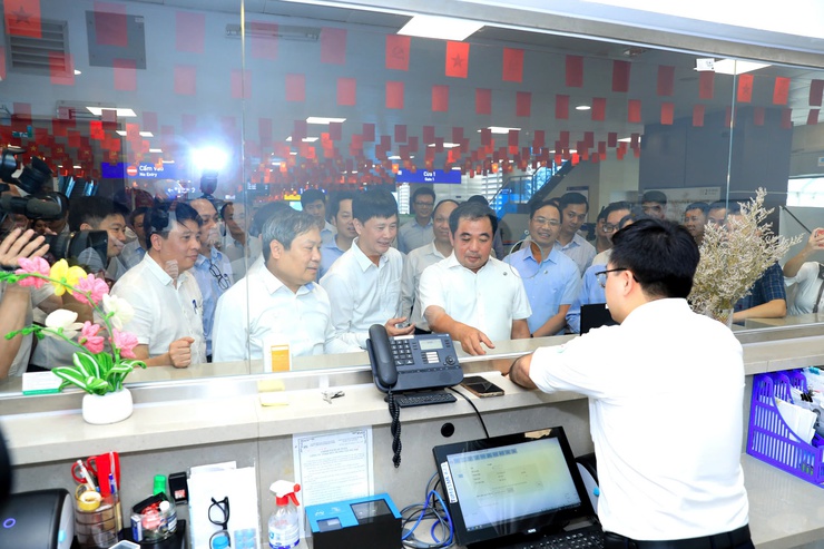 Lãnh đạo Thành phố kiểm tra công tác vận hành Metro Nhổn - Ga Hà Nội, đôn đốc tiến độ ga ngầm S12- Ảnh 2.
