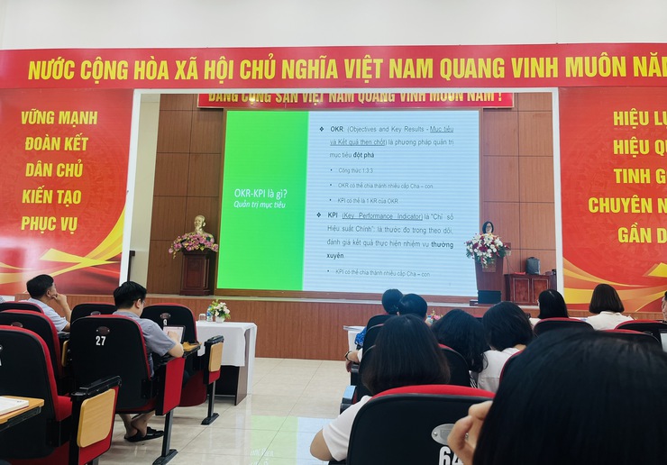 Phường Tây Tựu tổ chức Hội nghị tập huấn đào tạo, hướng dẫn trực tiếp sử dụng phân hệ đánh giá OKR/KPI trên hệ thống HanoiWork- Ảnh 1.