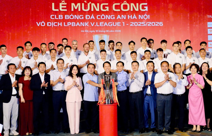 CLB Công an Hà Nội đón nhận Bằng khen của Bộ trưởng Bộ Công an và UBND Thành phố- Ảnh 1.