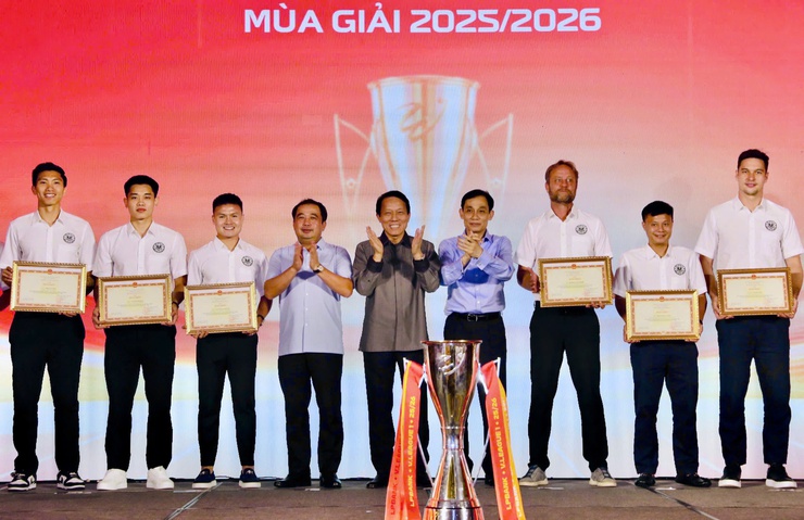 CLB Công an Hà Nội đón nhận Bằng khen của Bộ trưởng Bộ Công an và UBND Thành phố- Ảnh 2.