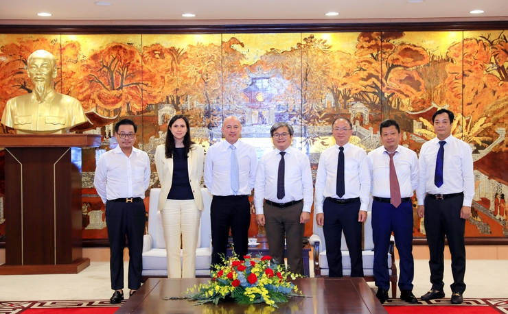 Phó Chủ tịch UBND Thành phố Trương Việt Dũng tiếp đoàn công tác Ngân hàng Đầu tư Cơ sở hạ tầng châu Á- Ảnh 3.