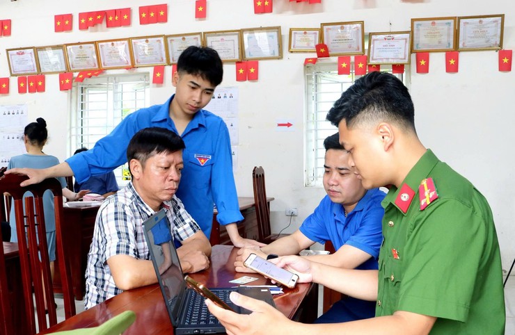 Xã Mỹ Đức triển khai thí điểm mô hình "Chính quyền số lưu động" tại thôn Gốc Báng- Ảnh 2.