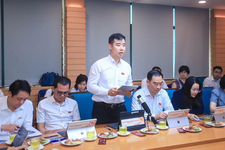 Đại biểu HĐND thành phố Hà Nội đề nghị cần bổ sung các phòng chuyên môn ở cấp xã- Ảnh 4.