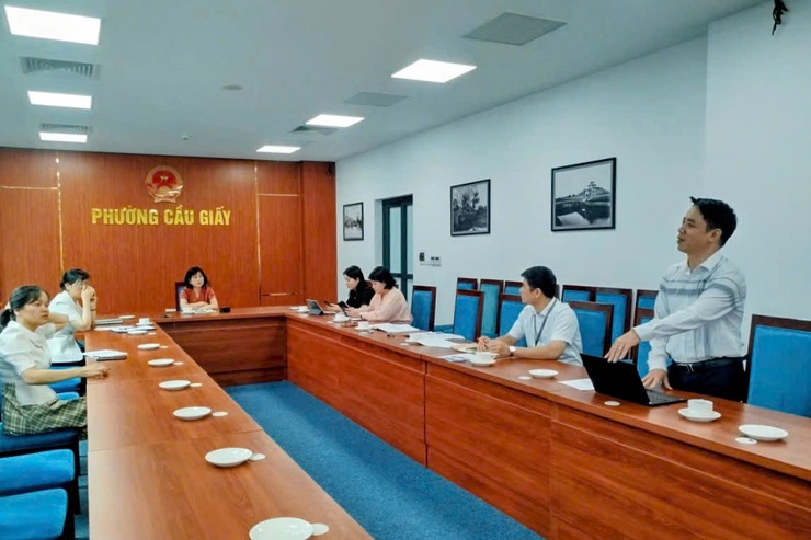 Phường Cầu Giấy triển khai mô hình "Nhà họp số": Đổi mới điều hành từ cơ sở, đưa dịch vụ công trực tuyến đến gần người dân- Ảnh 1.