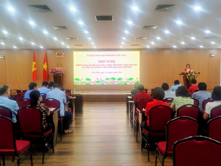 Phường Cầu Giấy triển khai mô hình "Nhà họp số": Đổi mới điều hành từ cơ sở, đưa dịch vụ công trực tuyến đến gần người dân- Ảnh 3.