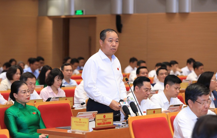 HĐND thành phố Hà Nội thông qua Nghị quyết về phát triển vận tải công cộng, hạn chế phương tiện cá nhân và thu phí giảm ùn tắc- Ảnh 1.