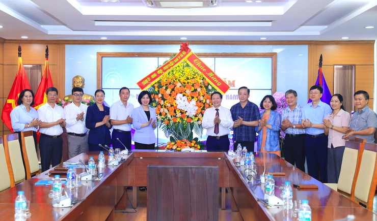 Chủ tịch HĐND Thành phố Phùng Thị Hồng Hà chúc mừng Đài Tiếng nói Việt Nam nhân kỷ niệm Ngày Báo chí Cách mạng Việt Nam- Ảnh 4.