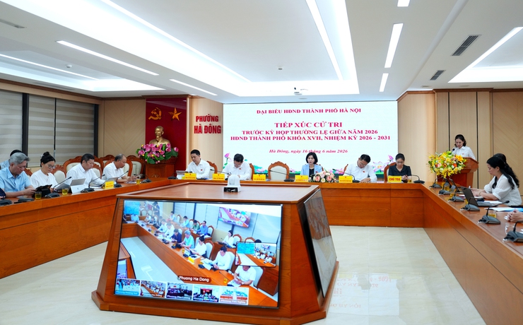 Chủ tịch HĐND Thành phố Phùng Thị Hồng Hà tiếp xúc cử tri trước kỳ họp thường lệ HĐND Thành phố- Ảnh 1.