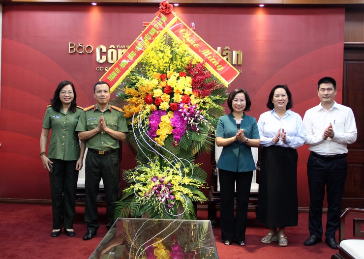 Chủ tịch Ủy ban MTTQ Việt Nam Thành phố thăm, chúc mừng các cơ quan báo chí nhân Ngày Báo chí Cách mạng Việt Nam- Ảnh 3.