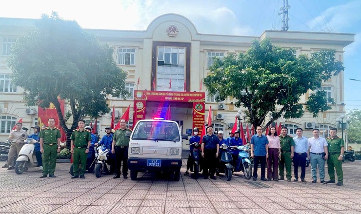 "Mùa hè số cùng VNeID" ở Nam Phù: Đưa tiện ích số đến gần dân- Ảnh 1.