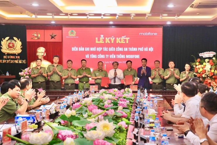 Công an Thành phố và MobiFone ký kết hợp tác toàn diện, chung tay xây dựng Thủ đô thông minh- Ảnh 2.