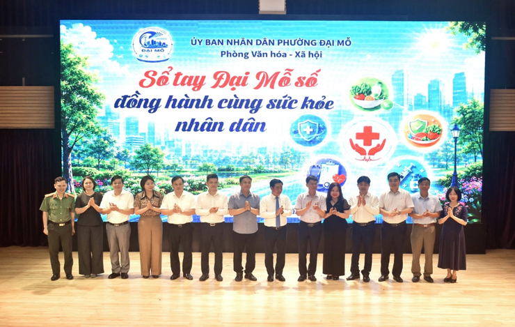 Phường Đại Mỗ ra mắt "Sổ tay Đại Mỗ Số" thúc đẩy chuyển đổi số trong chăm sóc sức khỏe người dân- Ảnh 1.