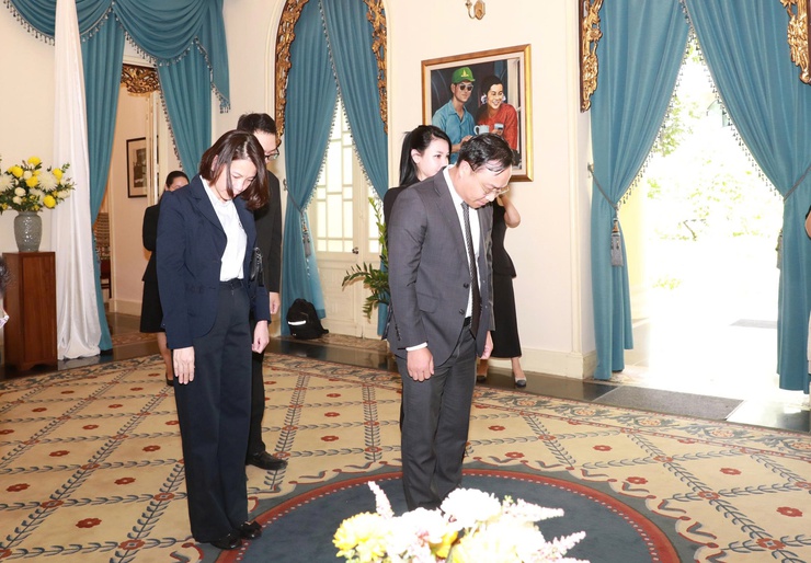 Đại diện lãnh đạo Thành phố Hà Nội viếng và ghi sổ tang tưởng niệm Công chúa Thái Lan Bajrakitiyabha Narendiradebyavati- Ảnh 1.