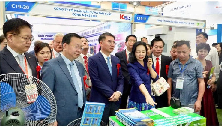Khai mạc Hội chợ Triển lãm quốc tế Công nghệ Năng lượng - Môi trường Hà Nội 2026- Ảnh 3.