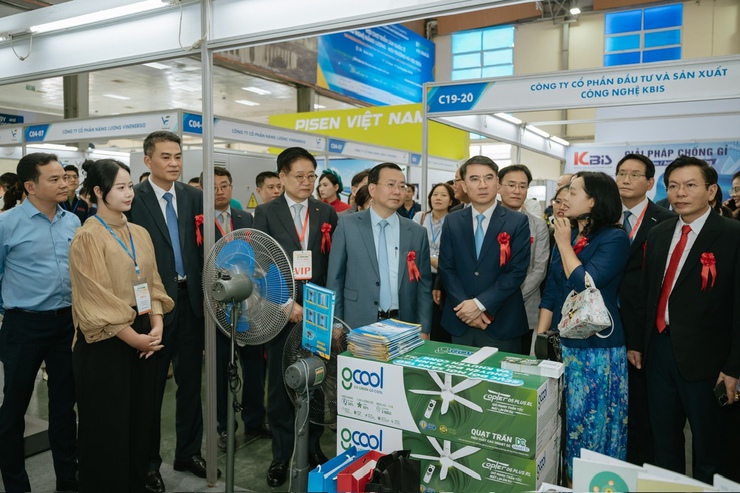 Khai mạc Hội chợ Triển lãm quốc tế Công nghệ Năng lượng - Môi trường Hà Nội 2026- Ảnh 5.