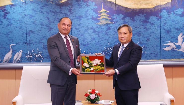 Chủ tịch UBND Thành phố Vũ Đại Thắng tiếp các đại sứ nhân dịp kết thúc và bắt đầu nhiệm kỳ công tác- Ảnh 7.