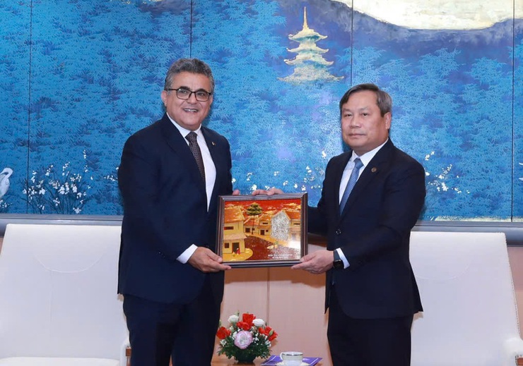 Chủ tịch UBND Thành phố Vũ Đại Thắng tiếp các đại sứ nhân dịp kết thúc và bắt đầu nhiệm kỳ công tác- Ảnh 2.