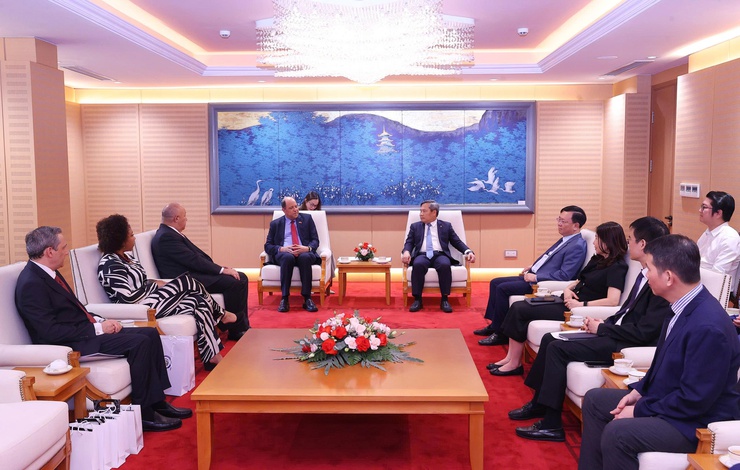 Chủ tịch UBND Thành phố Vũ Đại Thắng tiếp các đại sứ nhân dịp kết thúc và bắt đầu nhiệm kỳ công tác- Ảnh 8.