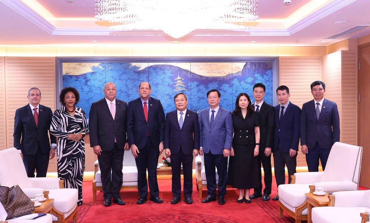 Chủ tịch UBND Thành phố Vũ Đại Thắng tiếp các đại sứ nhân dịp kết thúc và bắt đầu nhiệm kỳ công tác- Ảnh 10.