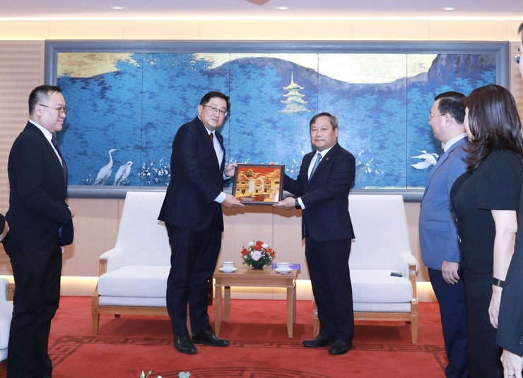 Chủ tịch UBND Thành phố Vũ Đại Thắng tiếp các đại sứ nhân dịp kết thúc và bắt đầu nhiệm kỳ công tác- Ảnh 4.