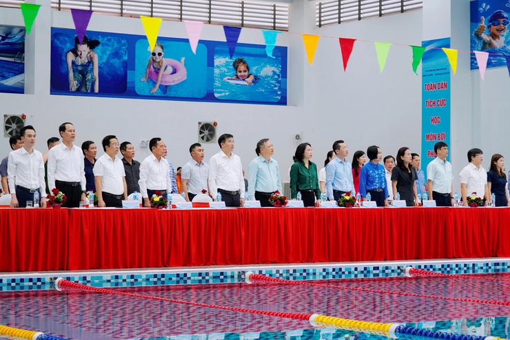 Hà Nội phát động tập luyện bơi, phòng chống đuối nước cho trẻ em năm 2026- Ảnh 1.