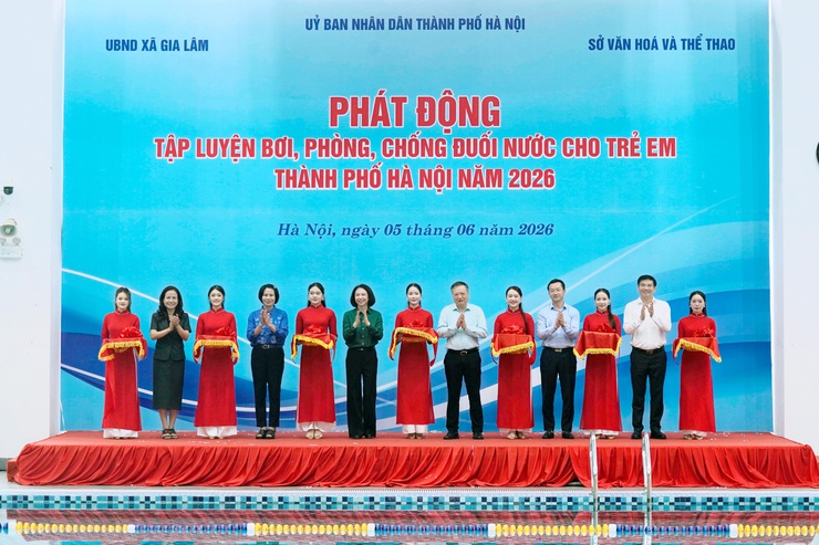 Hà Nội phát động tập luyện bơi, phòng chống đuối nước cho trẻ em năm 2026- Ảnh 3.