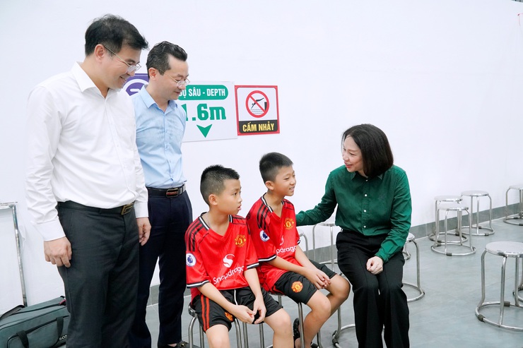 Hà Nội phát động tập luyện bơi, phòng chống đuối nước cho trẻ em năm 2026- Ảnh 5.