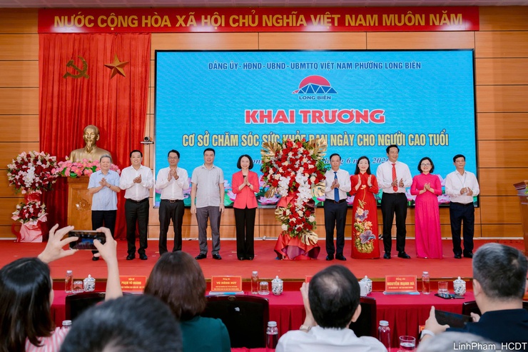 Hà Nội: Khai trương Cơ sở chăm sóc sức khỏe ban ngày cho người cao tuổi phường Long Biên- Ảnh 4.