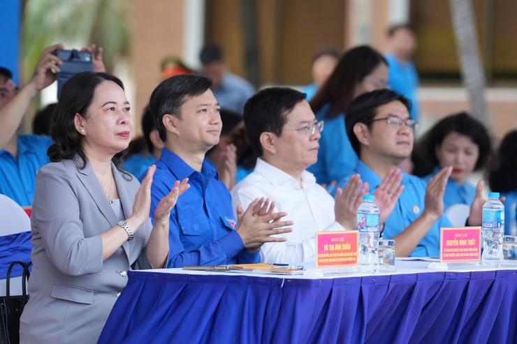 Phát động toàn quốc Phong trào thi đua “Lao động giỏi, năng suất cao, thu nhập tốt”- Ảnh 1.
