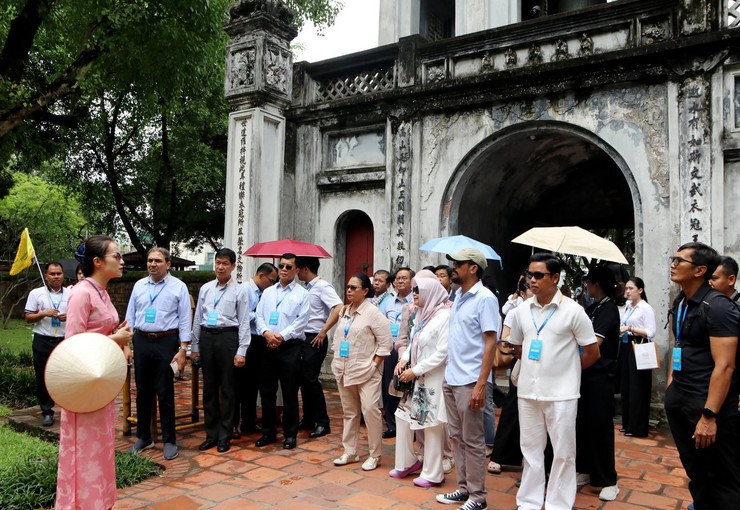 Lãnh đạo các thành phố ASEAN tham quan di sản tiêu biểu của Thủ đô- Ảnh 5.
