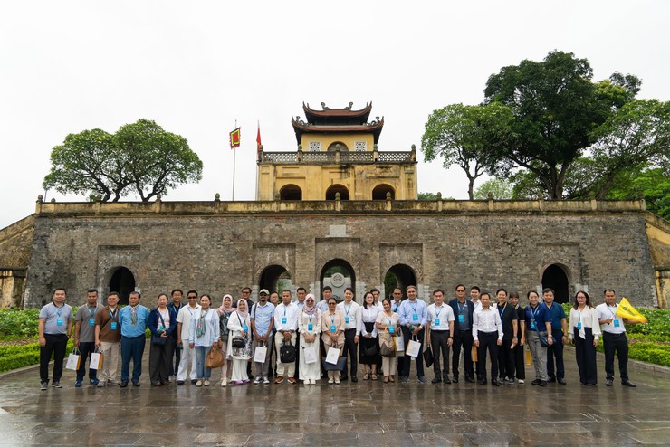 Lãnh đạo các thành phố ASEAN tham quan di sản tiêu biểu của Thủ đô- Ảnh 1.