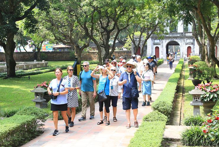 Hà Nội đón hơn 21,16 triệu lượt khách trong 7 tháng năm 2026- Ảnh 2.