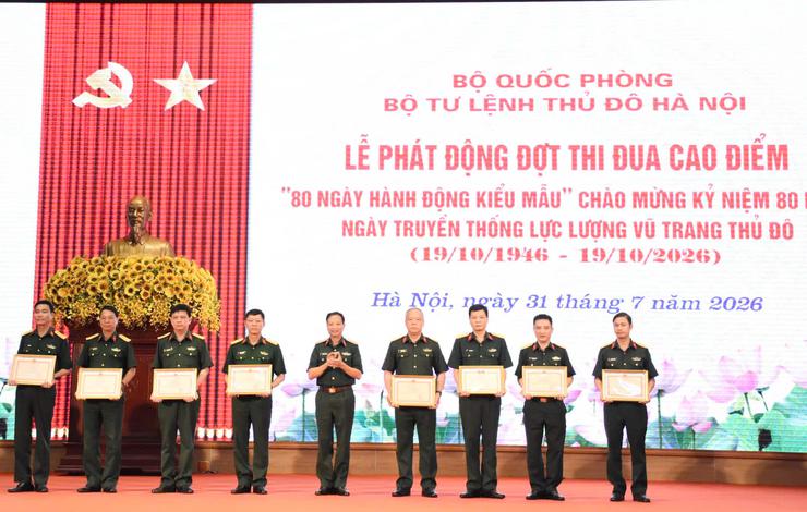 Bộ Tư lệnh Thủ đô Hà Nội phát động đợt thi đua cao điểm "80 ngày hành động kiểu mẫu"- Ảnh 3.