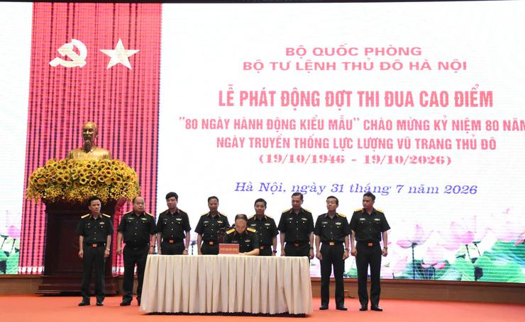 Bộ Tư lệnh Thủ đô Hà Nội phát động đợt thi đua cao điểm "80 ngày hành động kiểu mẫu"- Ảnh 2.
