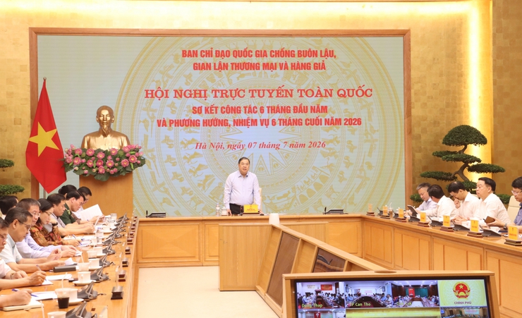 Đẩy mạnh đấu tranh chống buôn lậu, gian lận thương mại và hàng giả, không để hình thành các điểm nóng- Ảnh 1. Đẩy mạnh đấu tranh chống buôn lậu, gian lận thương mại và hàng giả, không để hình thành các điểm nóng- Ảnh 1.