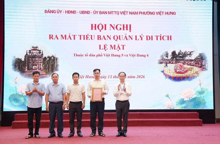 Phường Việt Hưng ra mắt 32 Tổ chuyển đổi số cộng đồng và các Tiểu ban Quản lý di tích